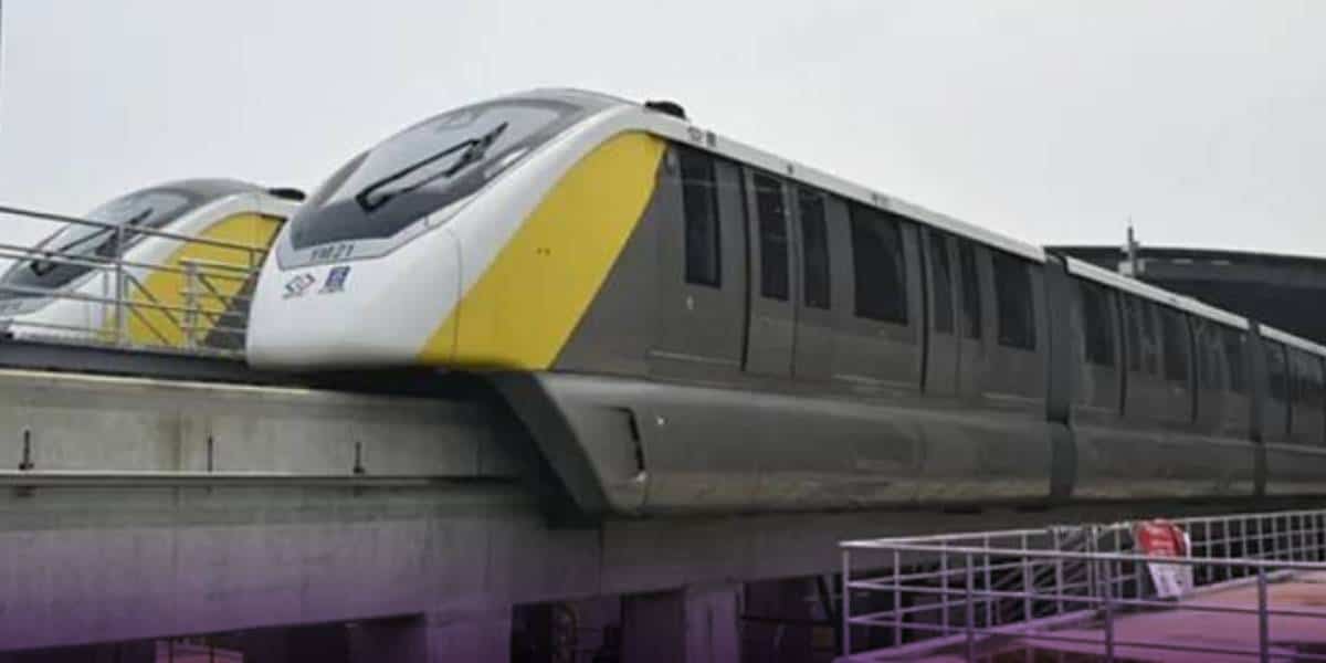 "ประยุทธ์-อนุพงษ์" นั่งรถไฟสายสีเหลือง คอหวยแห่ดูเลขขบวนไว้เสี่ยงโชค